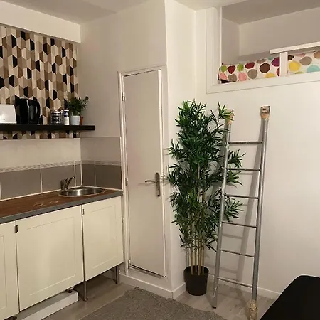 Bastille Cosy Flat