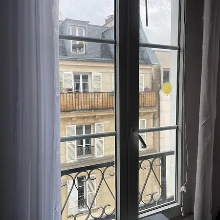 Bastille Cosy Flat *